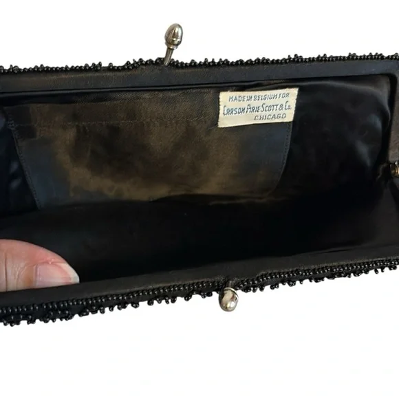 Vintage Carson Pirie Scott Beaded Clutch Silver Kiss Lock Closure Black - Picture 6 of 6